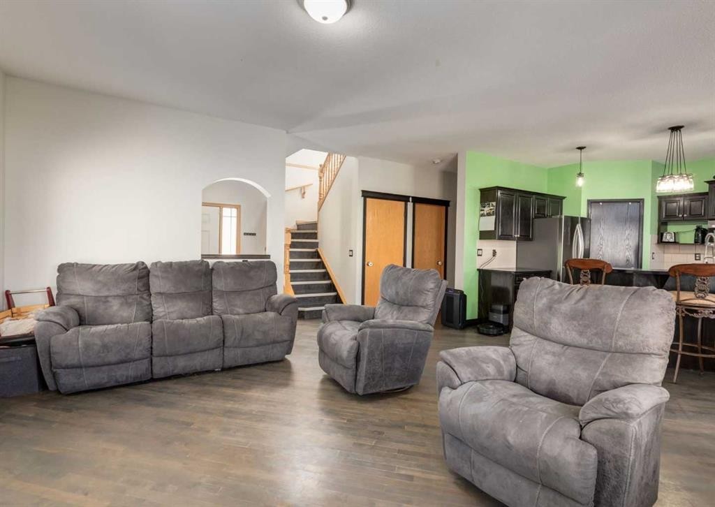 244 Stonegate Close Nw, Airdrie, AB - Indoor Photo Showing Living Room