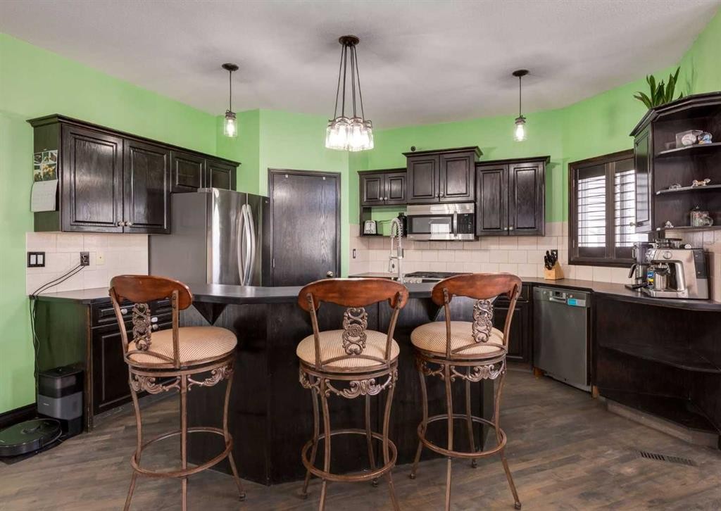 244 Stonegate Close Nw, Airdrie, AB - Indoor Photo Showing Kitchen