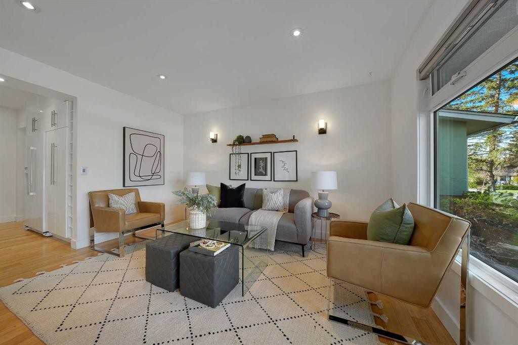 113 Langton Drive Sw, Calgary, AB - Indoor Photo Showing Living Room