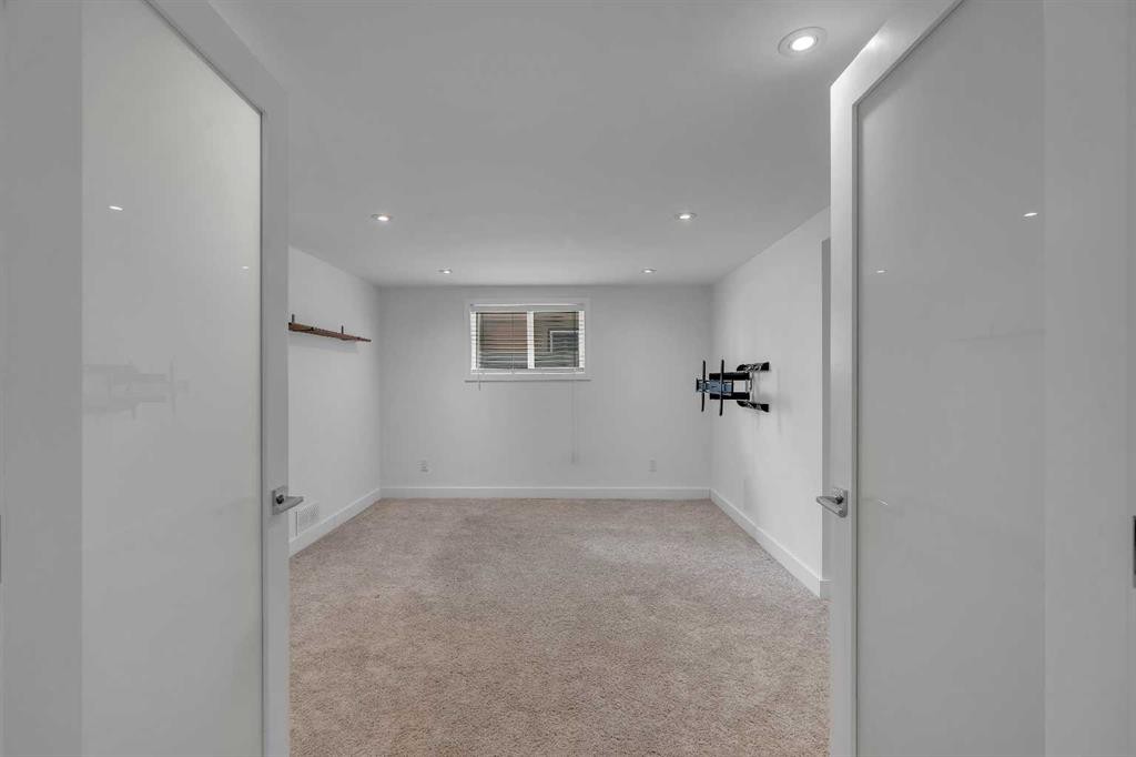 113 Langton Drive Sw, Calgary, AB - Indoor Photo Showing Other Room
