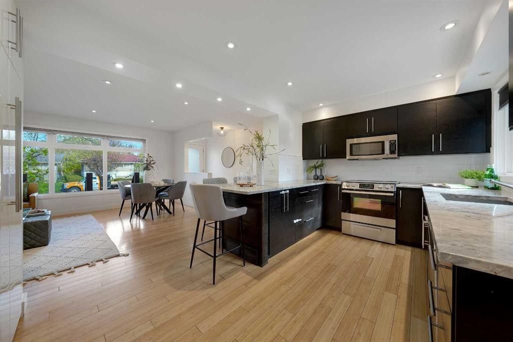 113 Langton Drive Sw, Calgary, AB - Indoor Photo Showing Kitchen With Stainless Steel Kitchen With Upgraded Kitchen