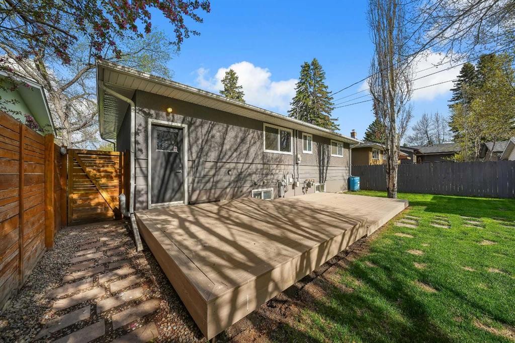 113 Langton Drive Sw, Calgary, AB - Outdoor
