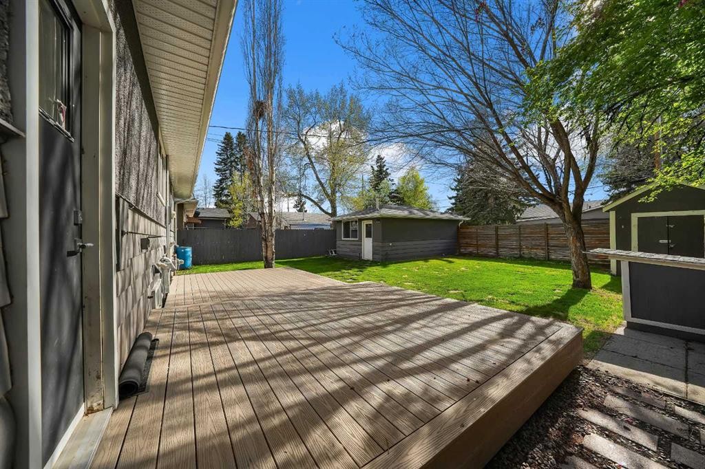 113 Langton Drive Sw, Calgary, AB - Outdoor With Deck Patio Veranda