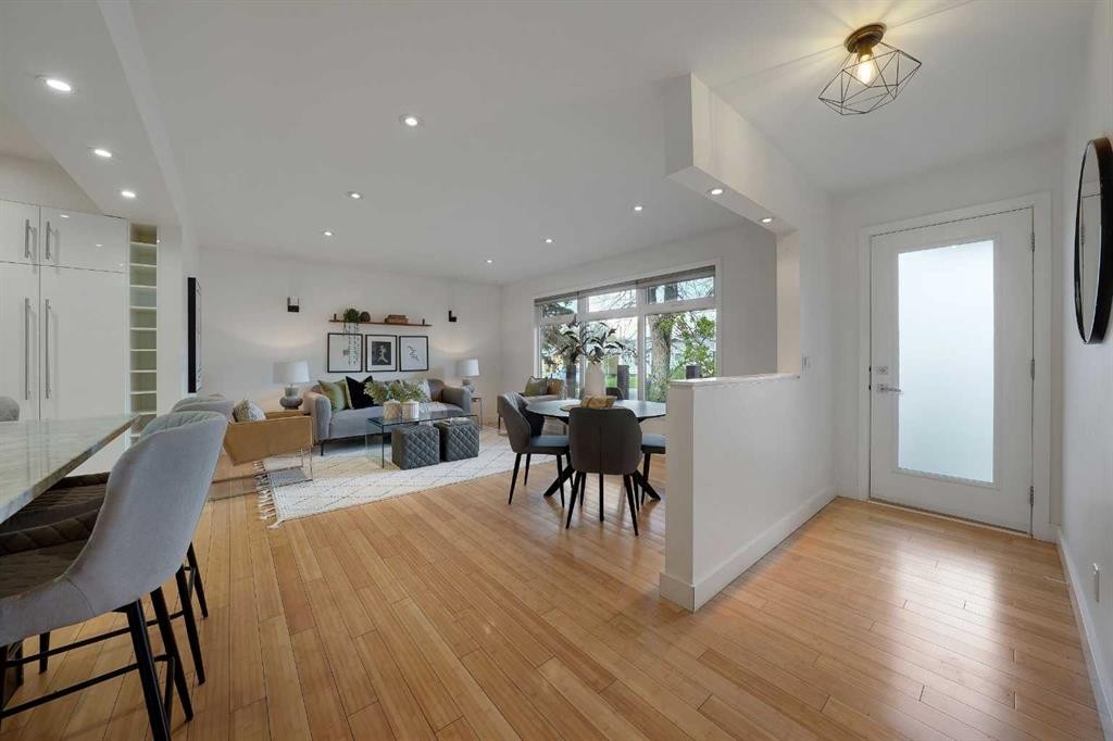 113 Langton Drive Sw, Calgary, AB - Indoor Photo Showing Dining Room