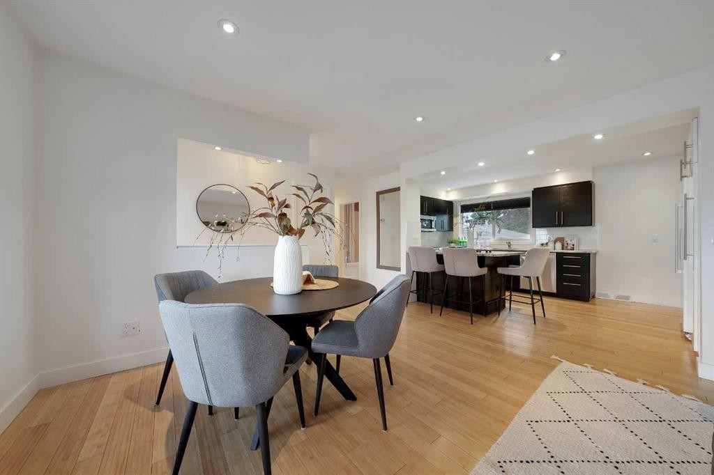 113 Langton Drive Sw, Calgary, AB - Indoor Photo Showing Dining Room