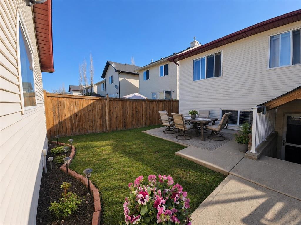 280 Cramond Close Se, Calgary, AB - Outdoor With Exterior