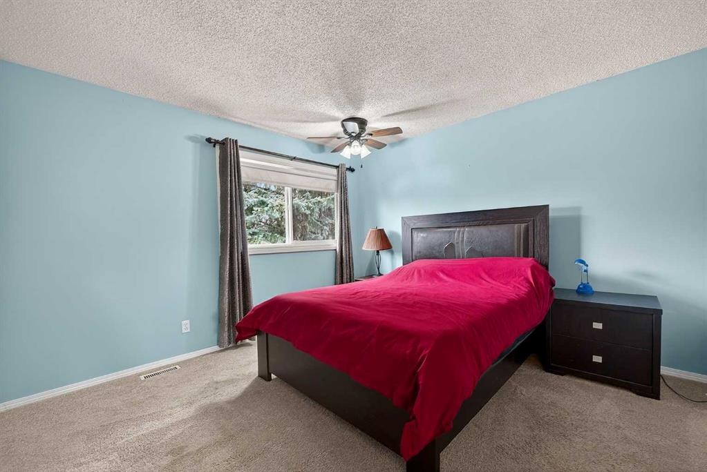 7-14736 Deerfield, Calgary, AB - Indoor Photo Showing Bedroom