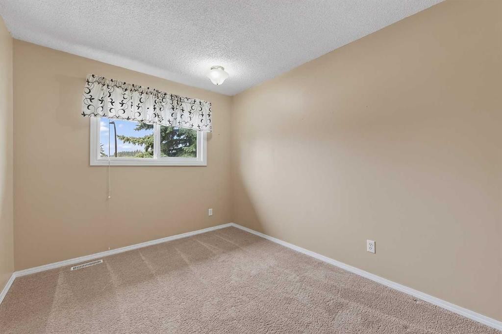7-14736 Deerfield, Calgary, AB - Indoor Photo Showing Other Room