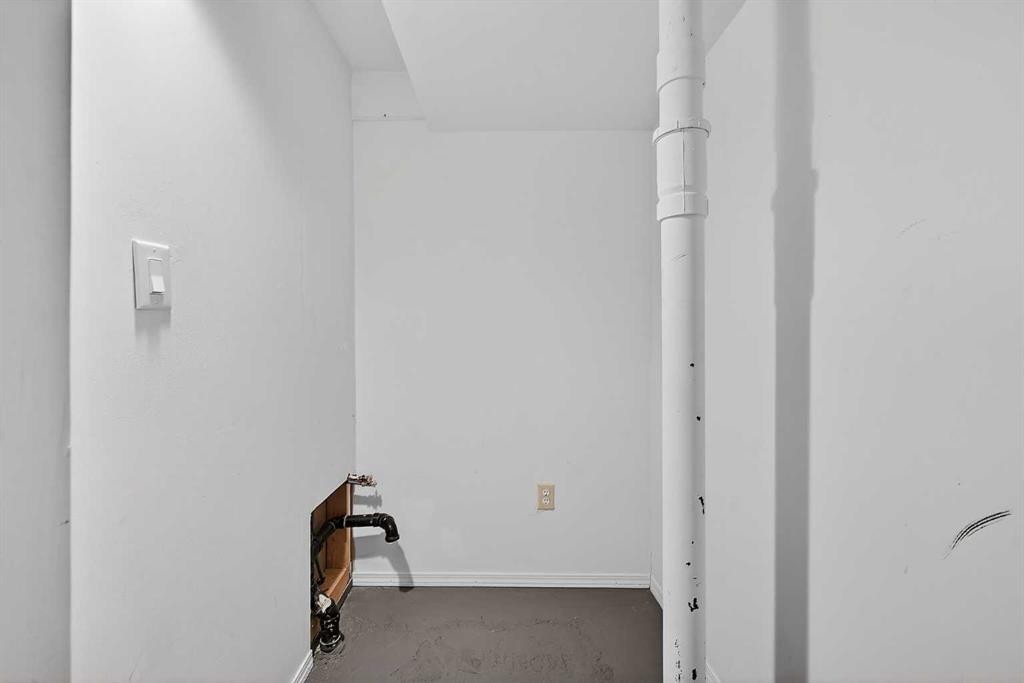 7-14736 Deerfield, Calgary, AB - Indoor Photo Showing Other Room