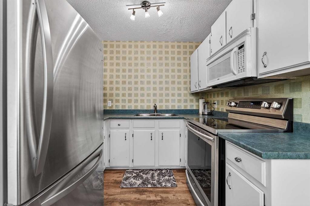 7-14736 Deerfield, Calgary, AB - Indoor Photo Showing Kitchen With Stainless Steel Kitchen With Double Sink