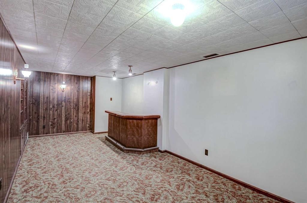 544 Thornhill Place Nw, Calgary, AB - Indoor Photo Showing Other Room