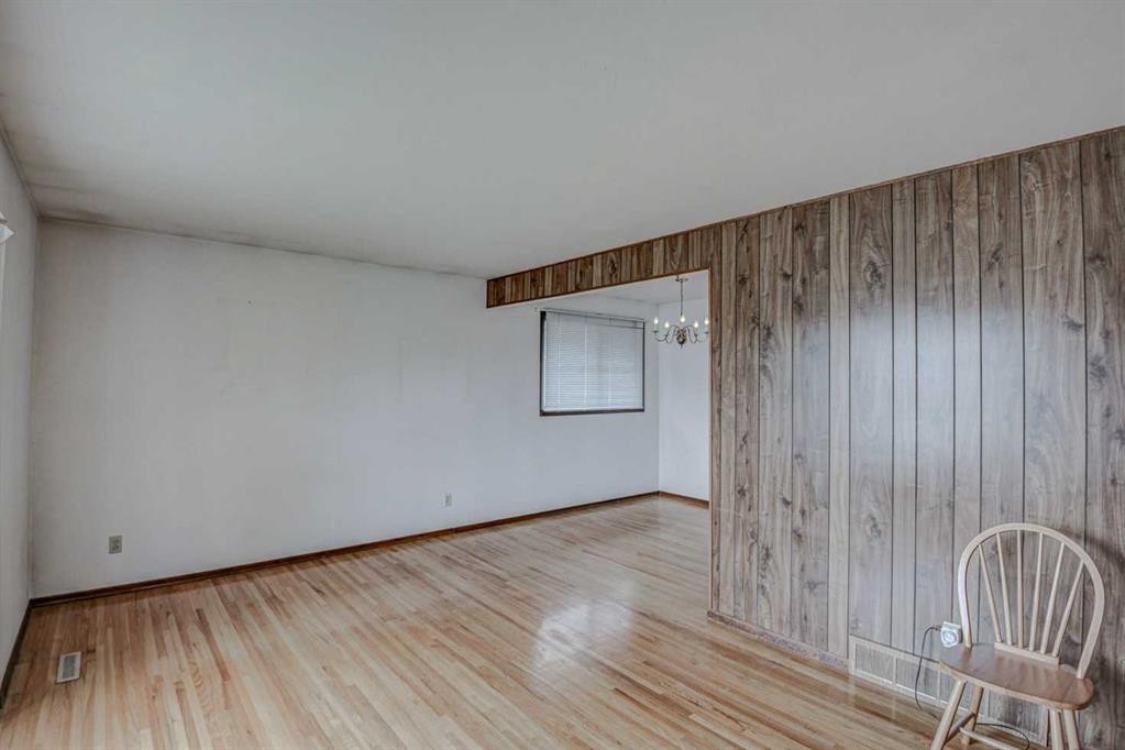 544 Thornhill Place Nw, Calgary, AB - Indoor Photo Showing Other Room