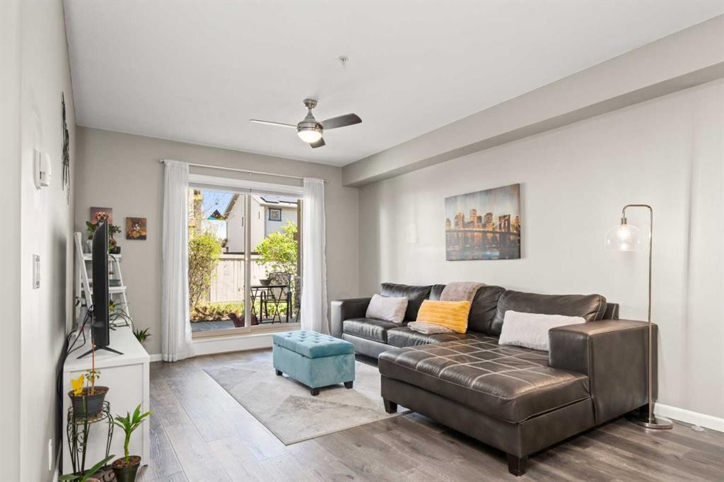 111-52 Cranfield Link Se, Calgary, AB - Indoor Photo Showing Living Room
