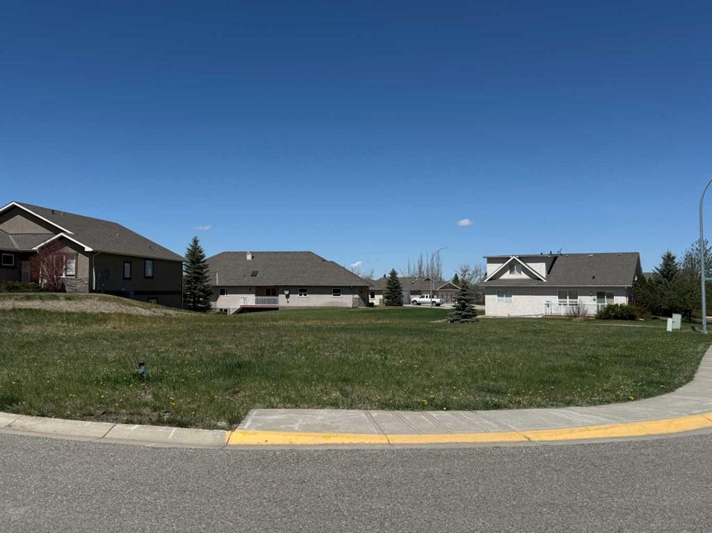 1101 Whispering Greens Bay, Vulcan, AB