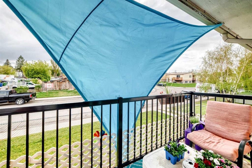 1-6-8 Huntley Close Ne, Calgary, AB - Outdoor