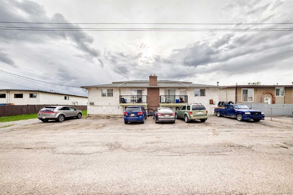 1-6-8 Huntley Close Ne, Calgary, AB - Outdoor