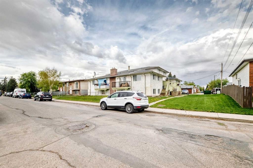 1-6-8 Huntley Close Ne, Calgary, AB - Outdoor