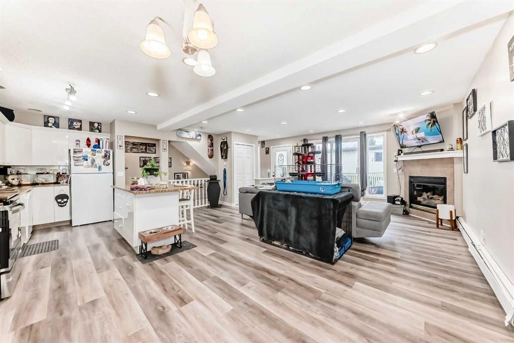 1-6-8 Huntley Close Ne, Calgary, AB - Indoor Photo Showing Kitchen