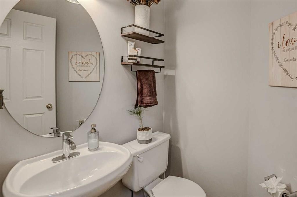 181 Citadel Ridge Close Nw, Calgary, AB - Indoor Photo Showing Bathroom
