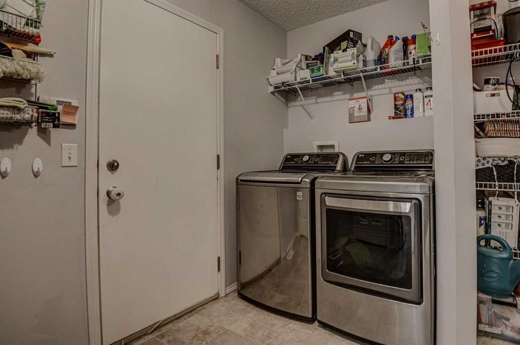 181 Citadel Ridge Close Nw, Calgary, AB - Indoor Photo Showing Laundry Room
