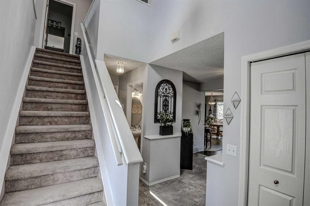 181 Citadel Ridge Close Nw, Calgary, AB - Indoor Photo Showing Other Room