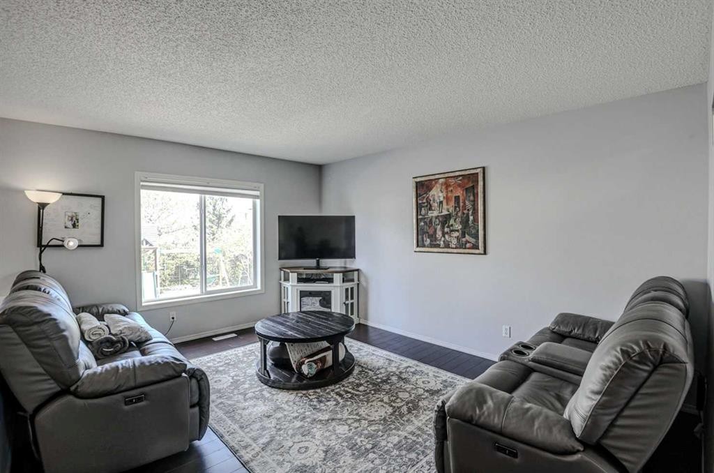 181 Citadel Ridge Close Nw, Calgary, AB - Indoor Photo Showing Living Room