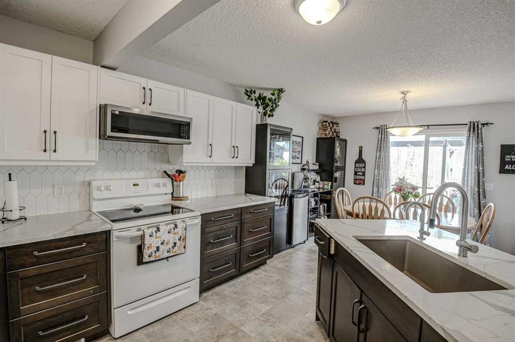 181 Citadel Ridge Close Nw, Calgary, AB - Indoor Photo Showing Kitchen
