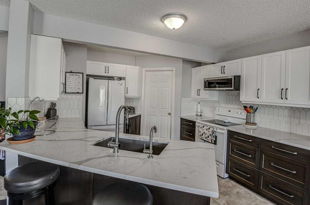 181 Citadel Ridge Close Nw, Calgary, AB - Indoor Photo Showing Kitchen