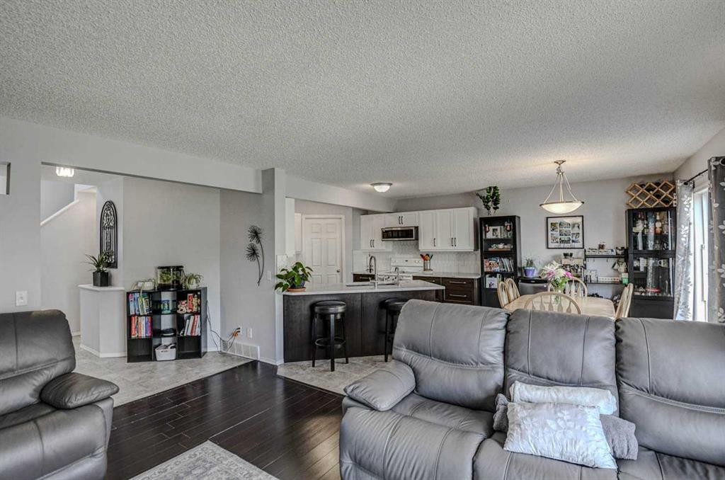 181 Citadel Ridge Close Nw, Calgary, AB - Indoor Photo Showing Living Room