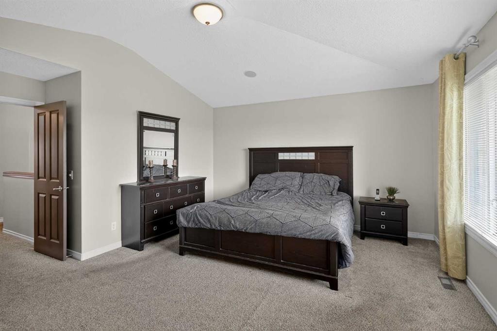 32 Evanspark Circle Nw, Calgary, AB - Indoor Photo Showing Bedroom