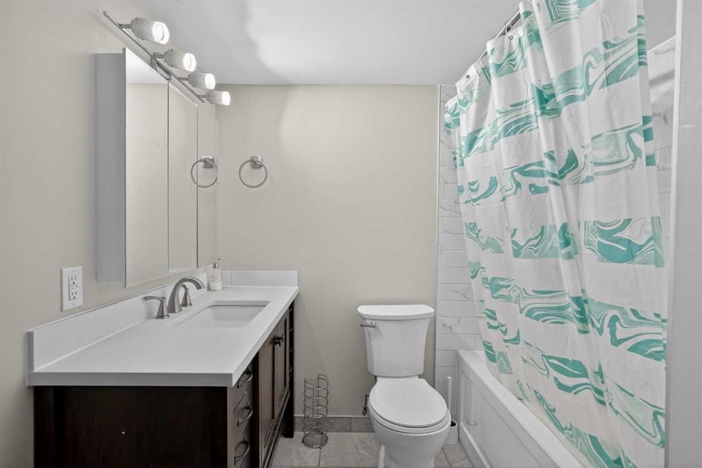 32 Evanspark Circle Nw, Calgary, AB - Indoor Photo Showing Bathroom