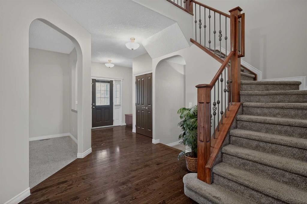 32 Evanspark Circle Nw, Calgary, AB - Indoor Photo Showing Other Room