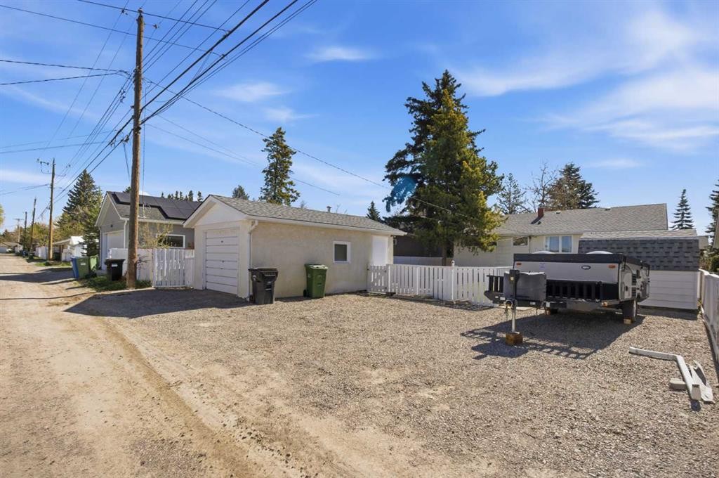 120 Glenpatrick Drive Sw, Calgary, AB - Outdoor