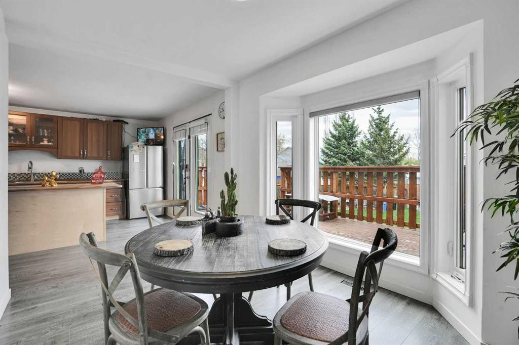 32 Taraglen Place Ne, Calgary, AB - Indoor Photo Showing Dining Room