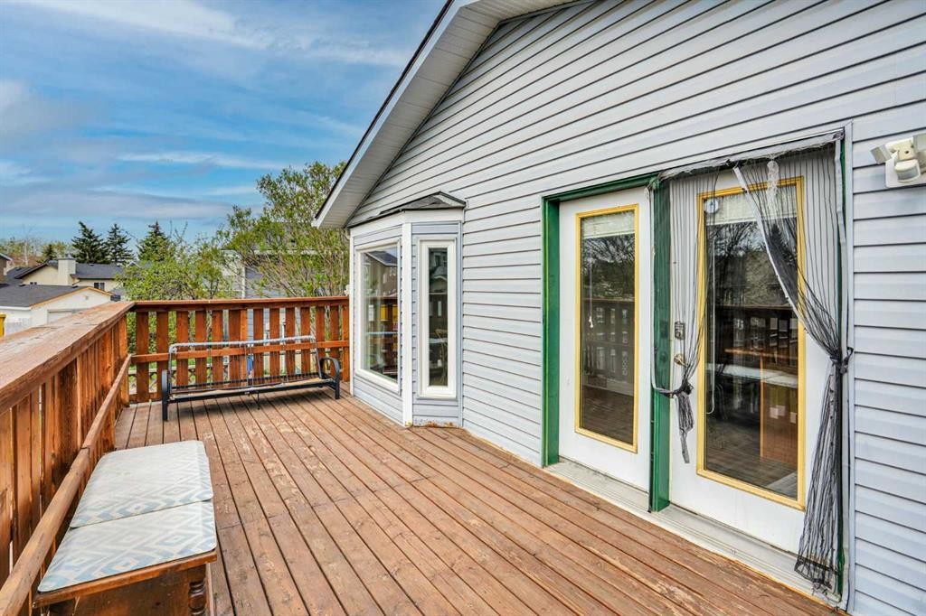 32 Taraglen Place Ne, Calgary, AB - Outdoor With Deck Patio Veranda With Exterior