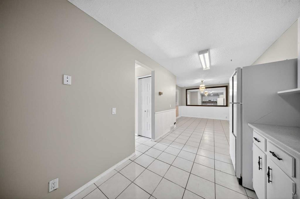 520 43 Street Se, Calgary, AB - Indoor