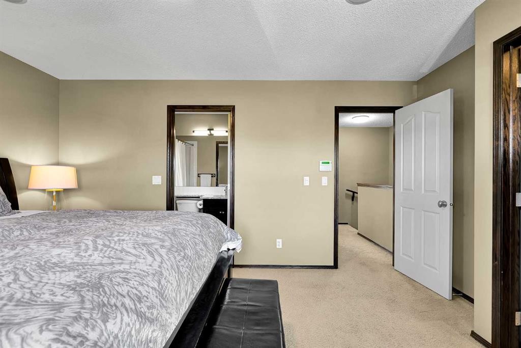 10 Autumn Green Se, Calgary, AB - Indoor Photo Showing Bedroom