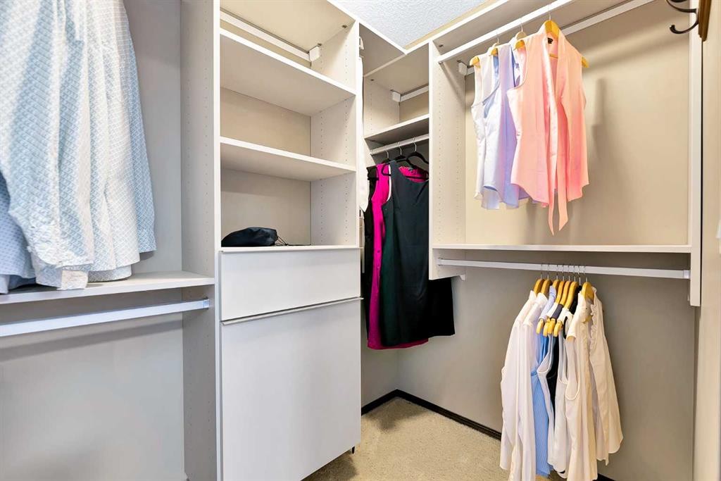 10 Autumn Green Se, Calgary, AB - Indoor With Storage