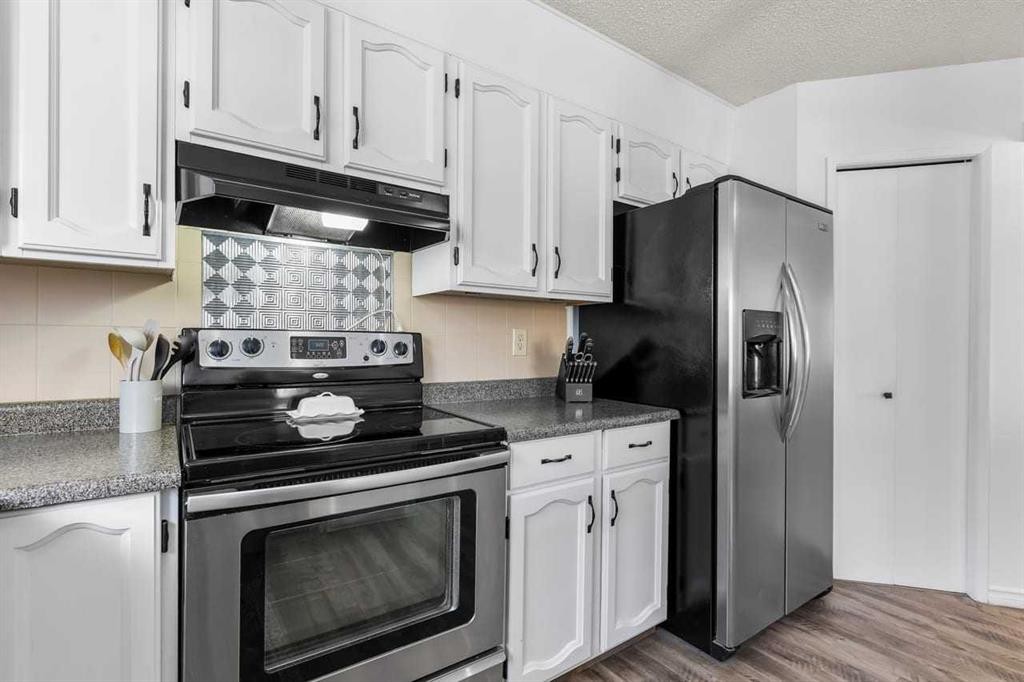 28 Beddington Crescent Ne, Calgary, AB - Indoor Photo Showing Kitchen