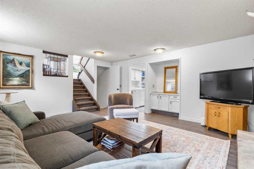 28 Beddington Crescent Ne, Calgary, AB - Indoor Photo Showing Living Room