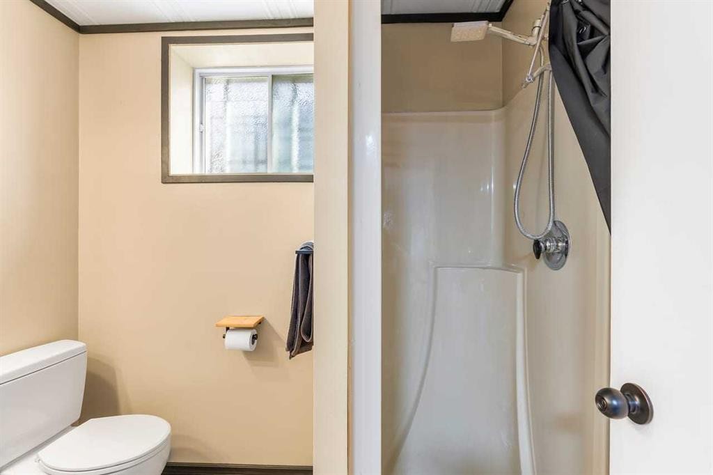 28 Beddington Crescent Ne, Calgary, AB - Indoor Photo Showing Bathroom