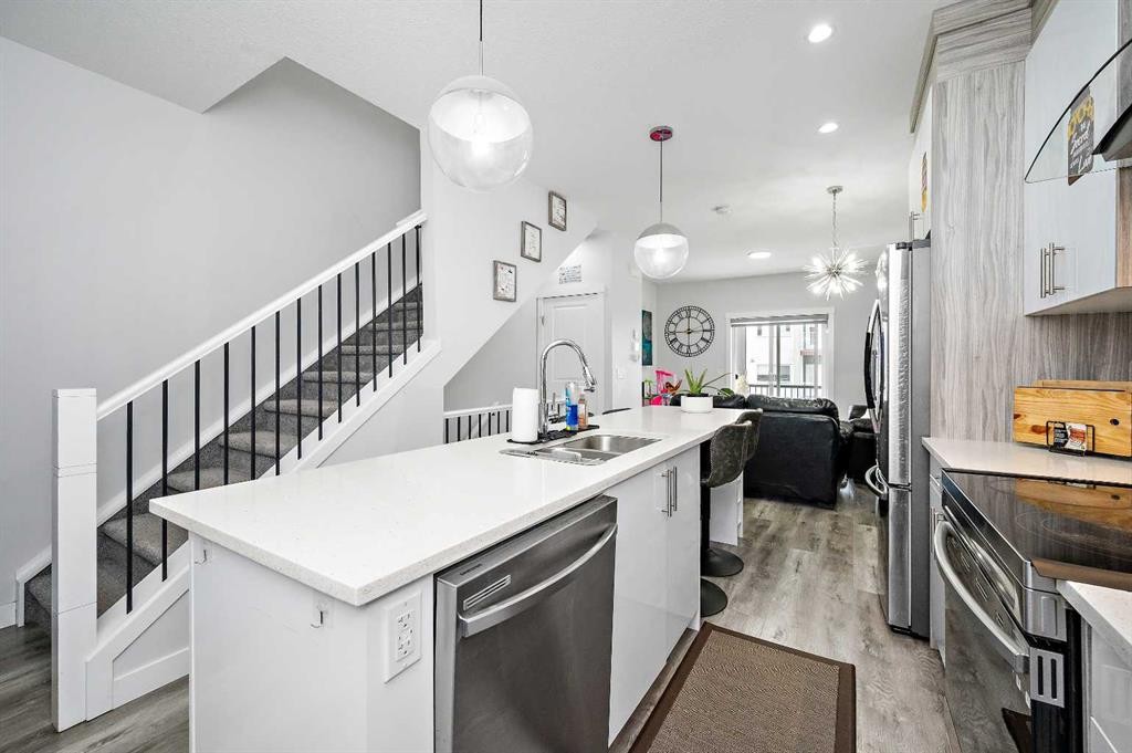 904-95 Skyview Close Ne, Calgary, AB - Indoor Photo Showing Kitchen With Double Sink With Upgraded Kitchen