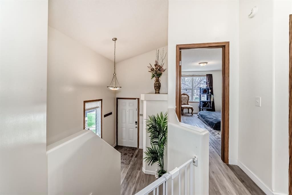 92 Everstone Rise Sw, Calgary, AB - Indoor Photo Showing Other Room