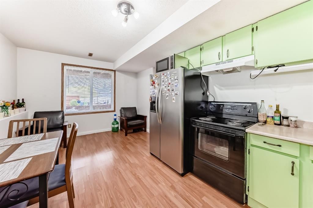 92 Everstone Rise Sw, Calgary, AB - Indoor Photo Showing Other Room