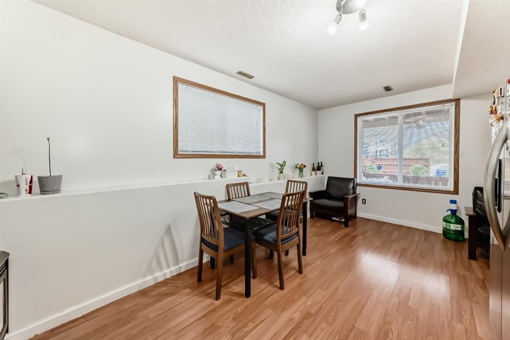 92 Everstone Rise Sw, Calgary, AB - Indoor Photo Showing Dining Room