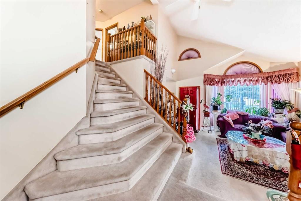 952 Applewood Drive Se, Calgary, AB - Indoor Photo Showing Other Room