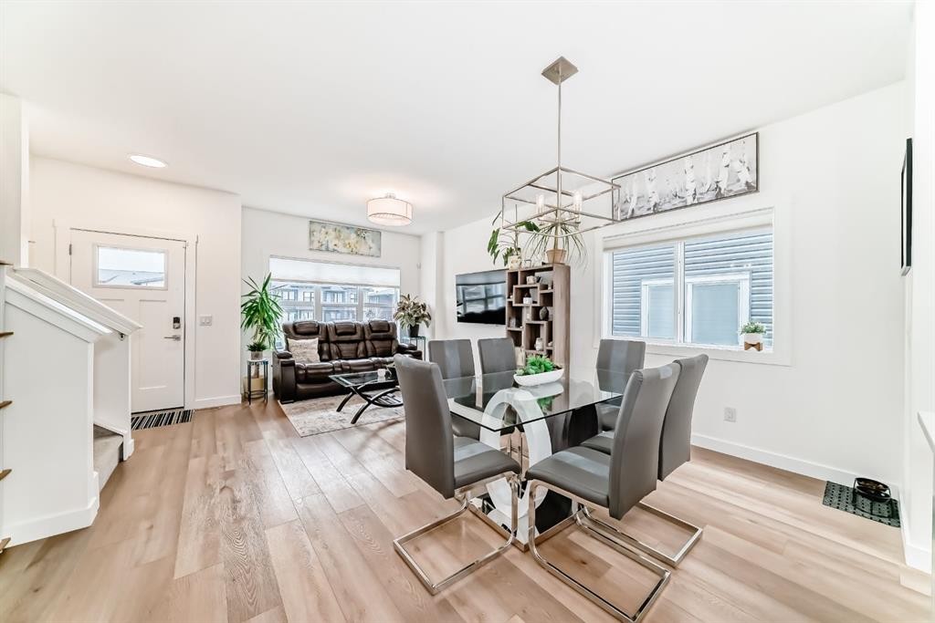 109-525 River Heights Drive, Cochrane, AB - Indoor Photo Showing Dining Room