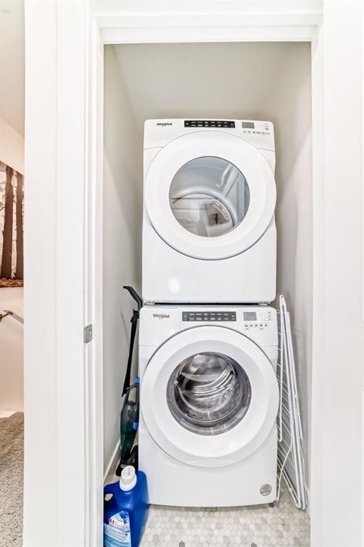 109-525 River Heights Drive, Cochrane, AB - Indoor Photo Showing Laundry Room