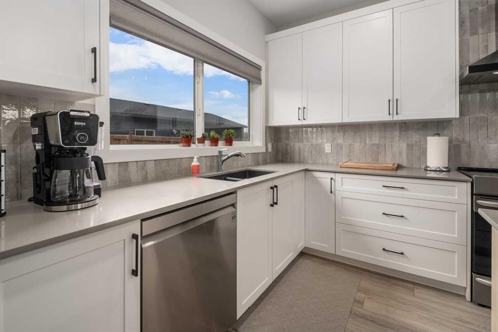 315 Wolf Creek Way Se, Calgary, AB - Indoor Photo Showing Kitchen With Double Sink