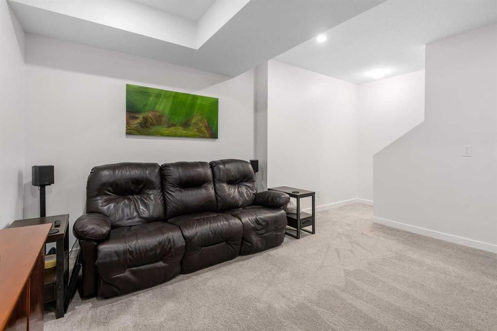 315 Wolf Creek Way Se, Calgary, AB - Indoor